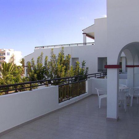 Apartamentos Playa Es Cana Екстериор снимка