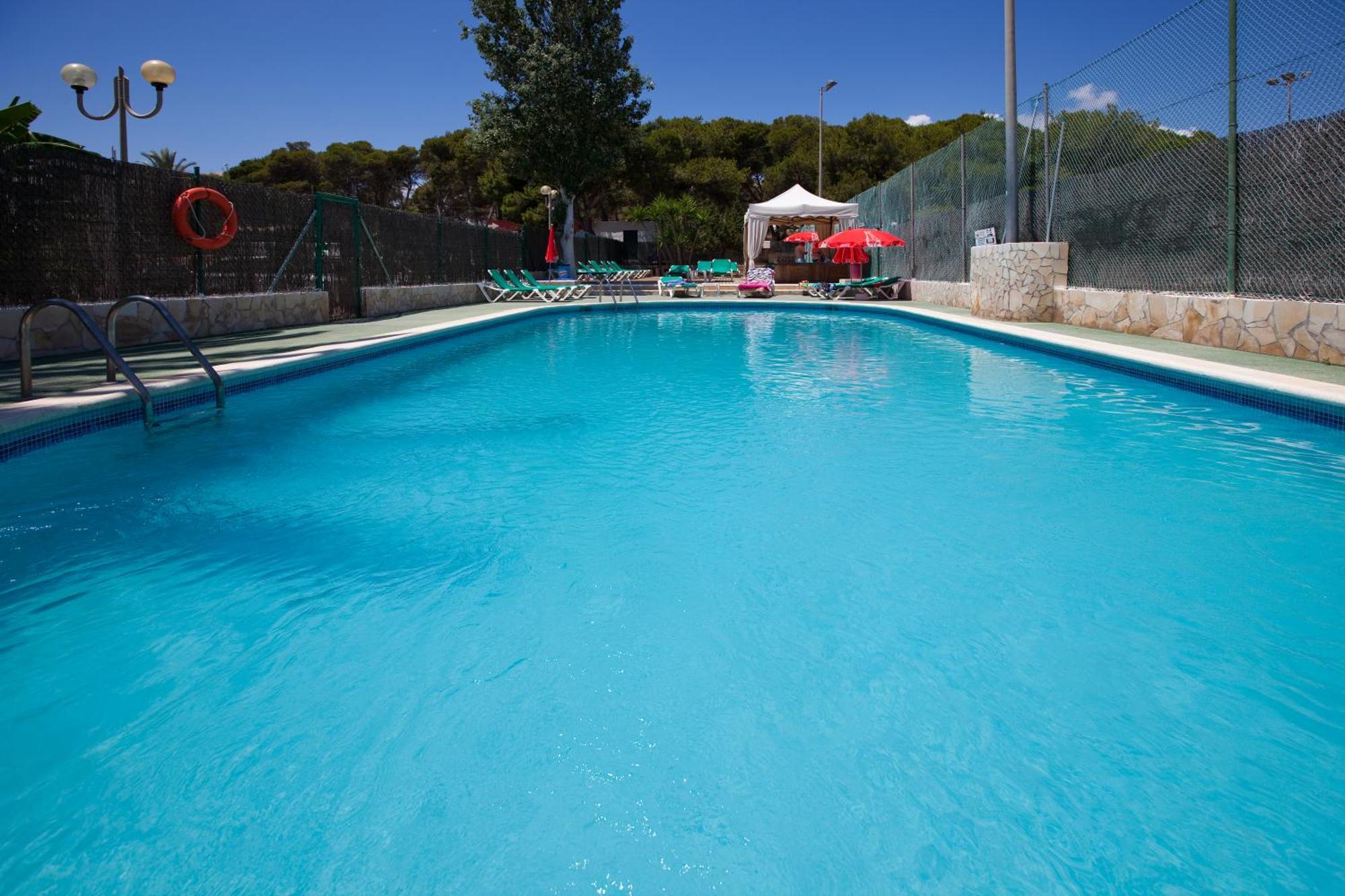 Apartamentos Playa Es Cana Екстериор снимка