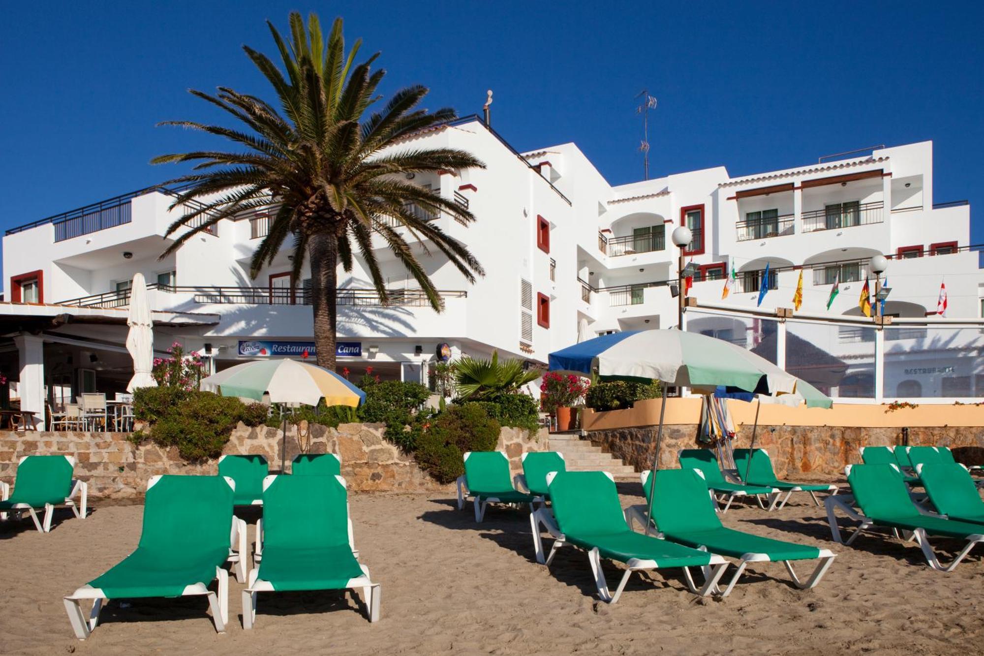 Apartamentos Playa Es Cana Екстериор снимка