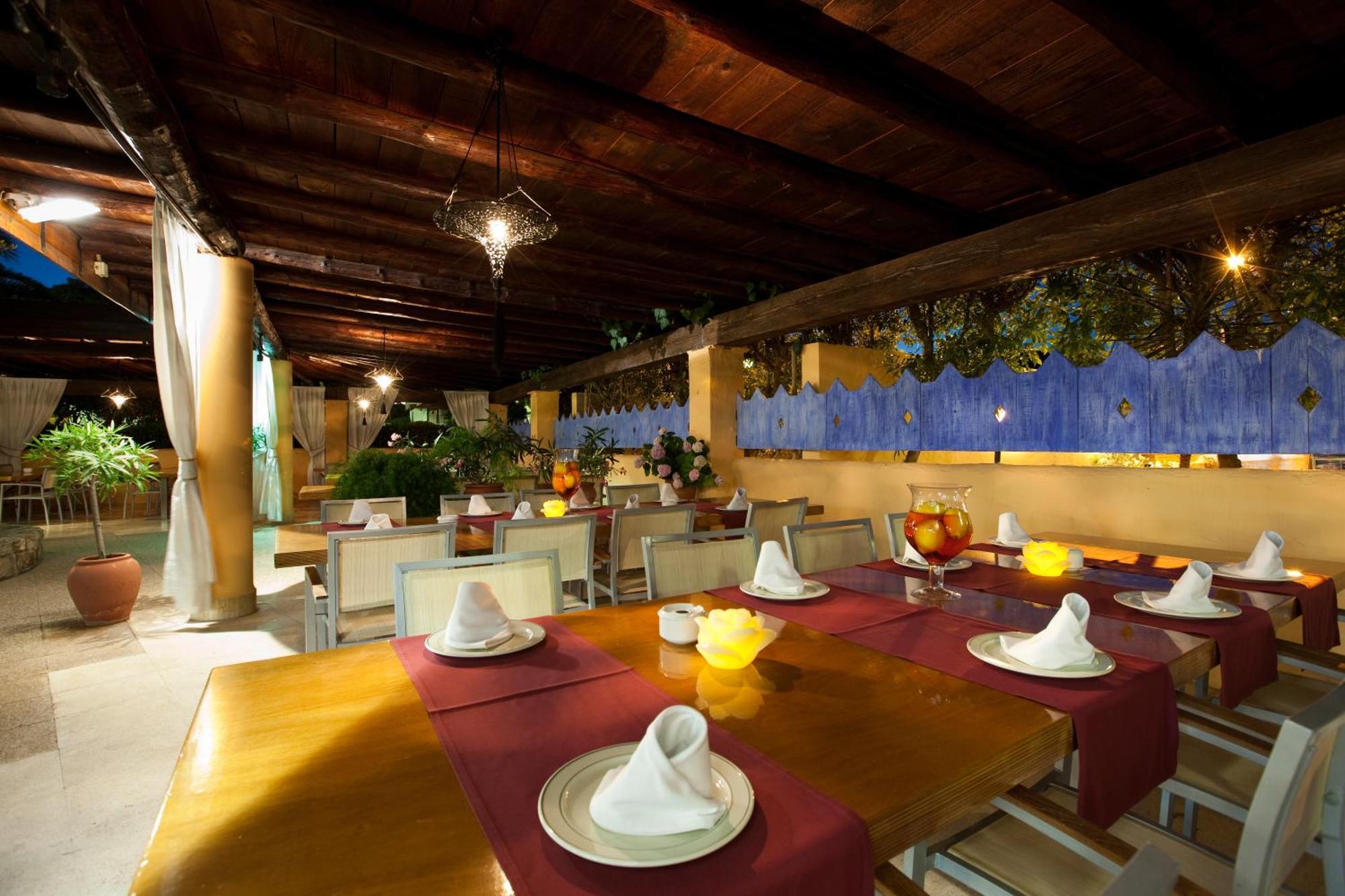 Apartamentos Playa Es Cana Екстериор снимка