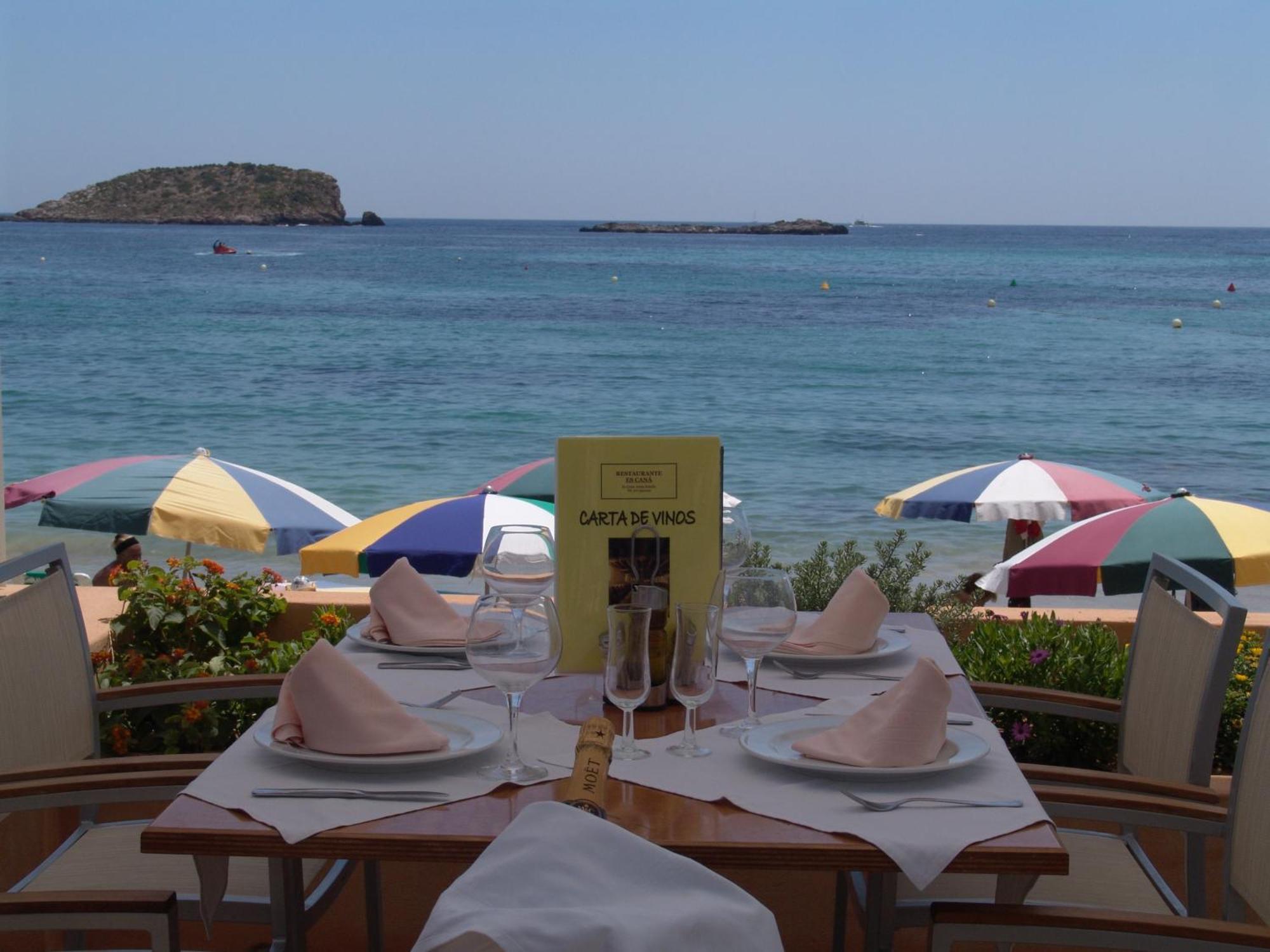Apartamentos Playa Es Cana Екстериор снимка