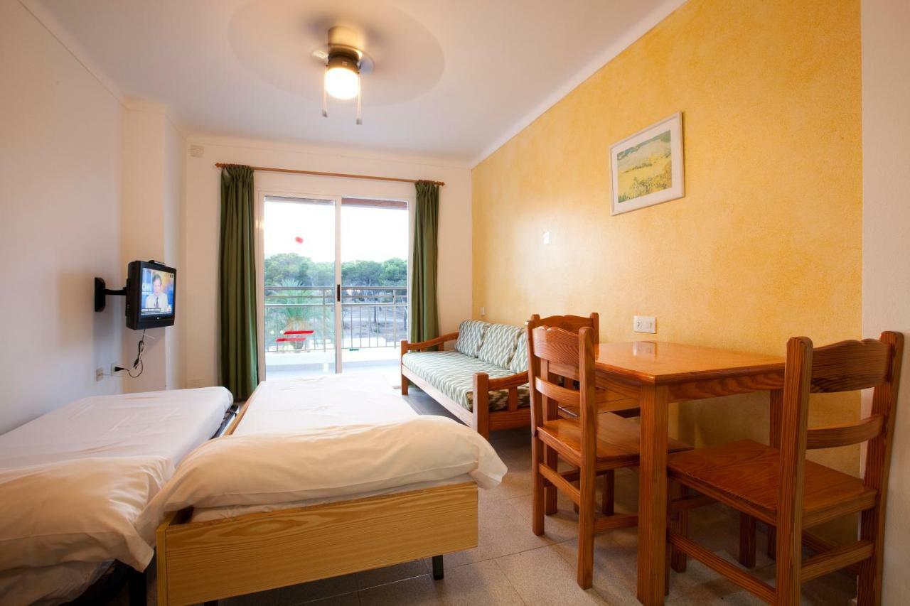 Apartamentos Playa Es Cana Екстериор снимка